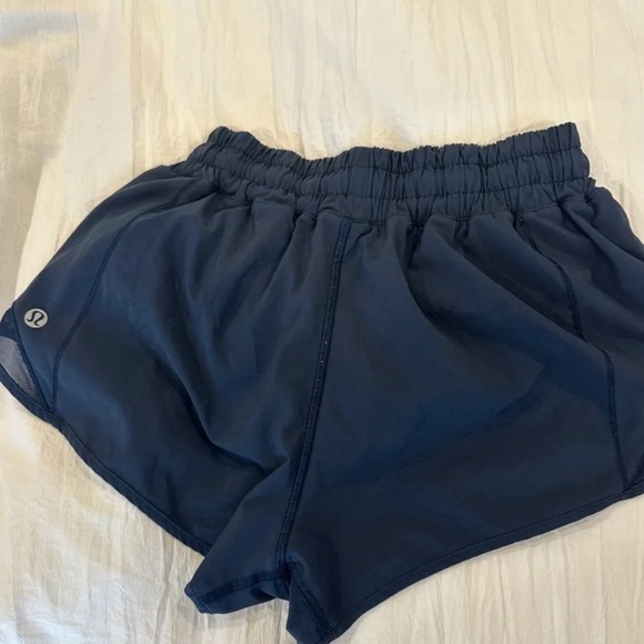LULULEMON HOTTY HOT SHORTS - Picture 4 of 4